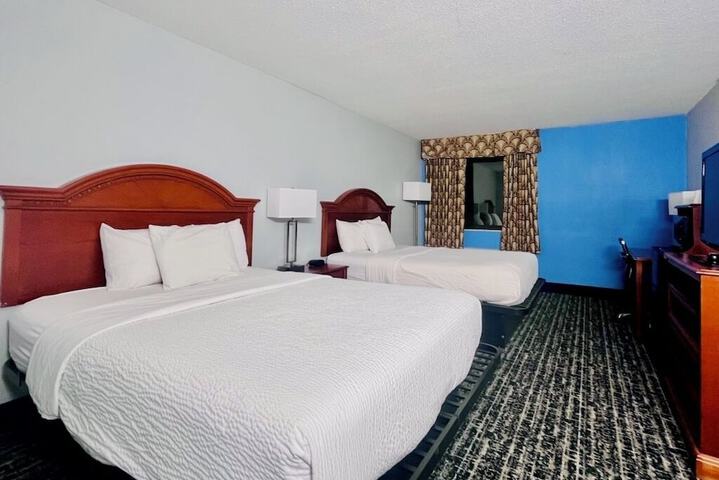 2 Queen Beds (8 of 19)