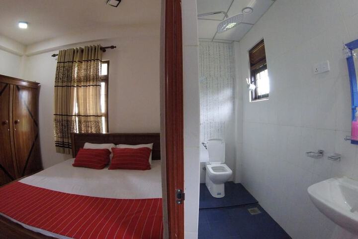 Room 5 of 10