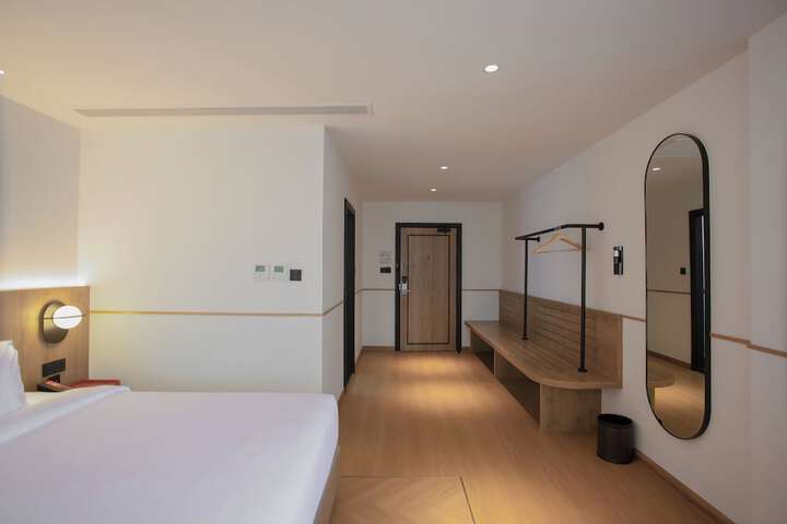 Room 35 of 180