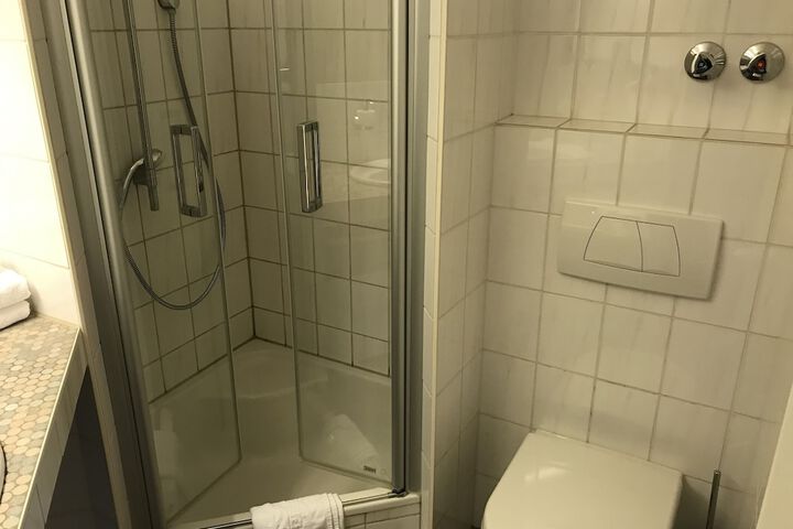 Room 11 of 23