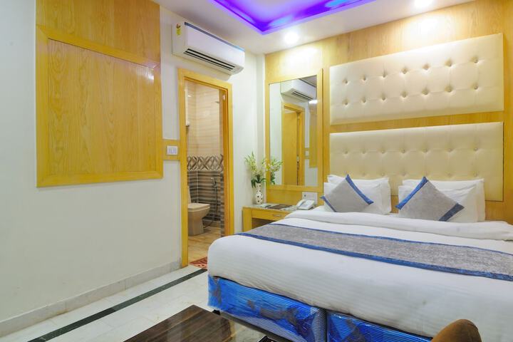 Room 12 of 19