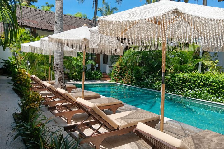 White Coconut Resort