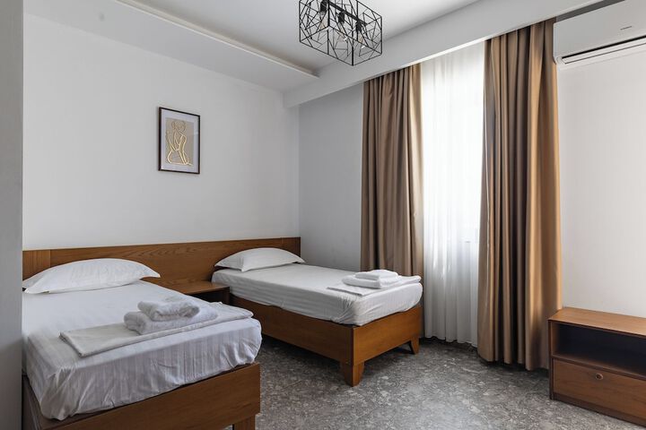 Room 11 of 25