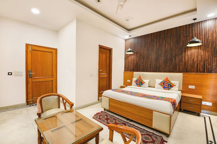 Room 12 of 28