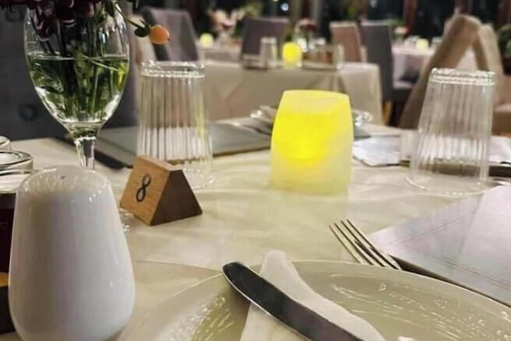 Dining 36 of 82