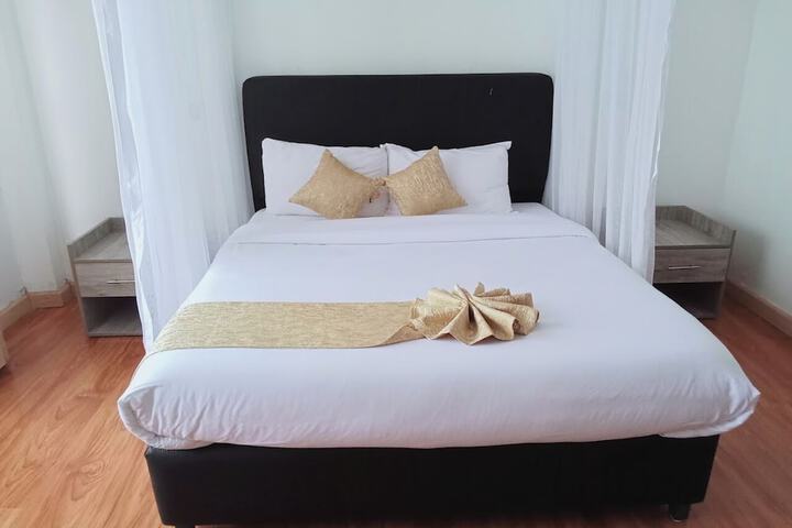 Room 2 of 10