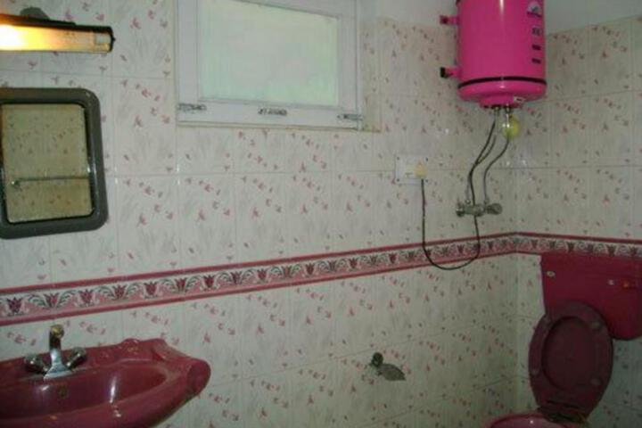 Room 2 of 6