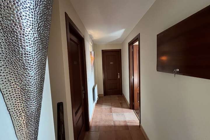 Ballroom/Hall 77 of 95