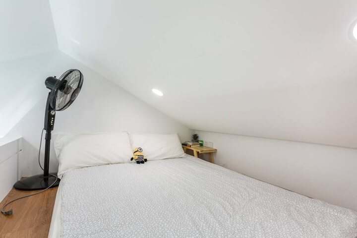 Room 12 of 34