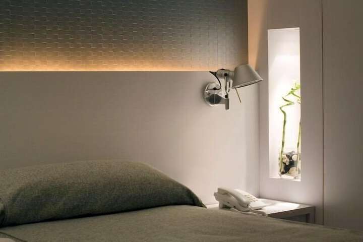 Room 6 of 18