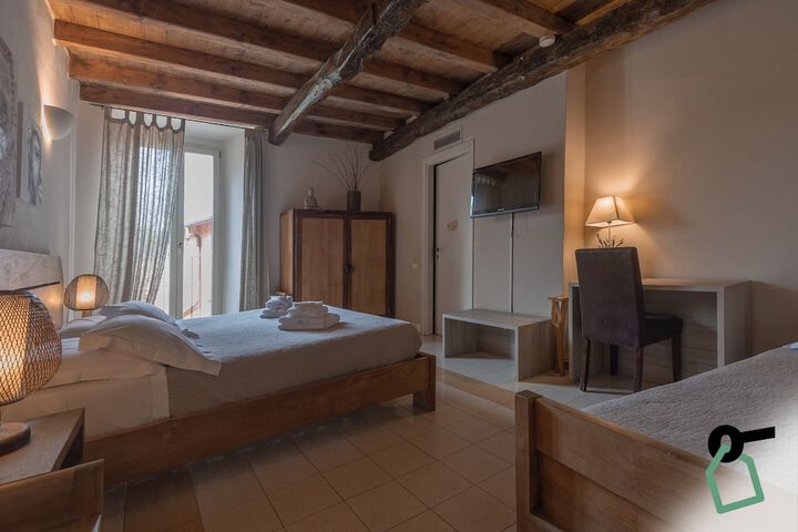 Room 6 of 39