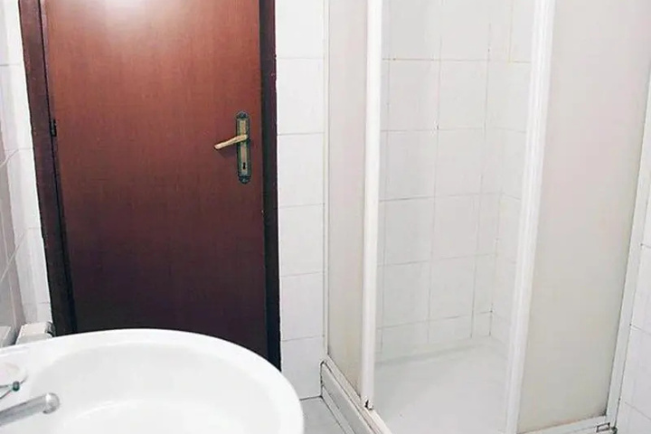 Room 9 of 10