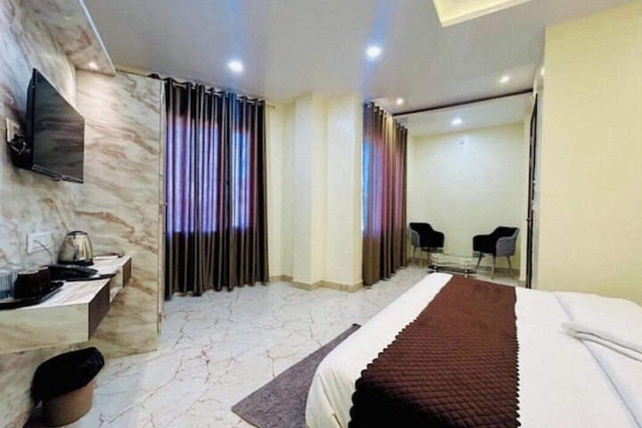 Room 7 of 14