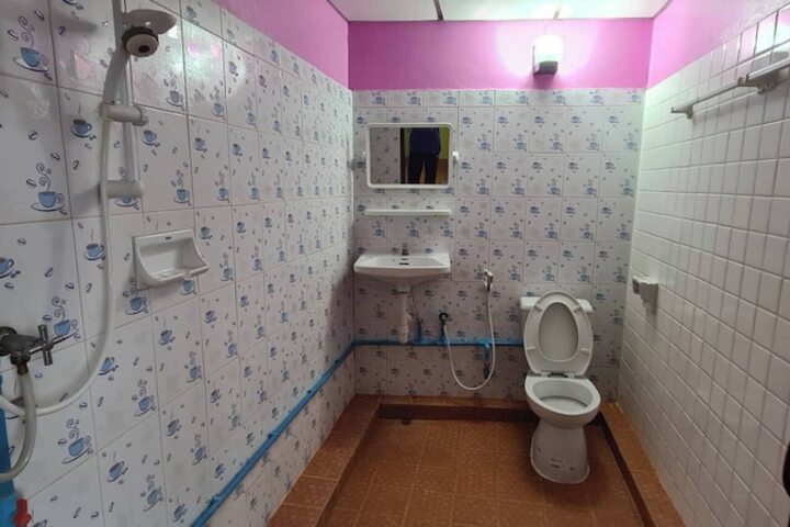 Room 43 of 59