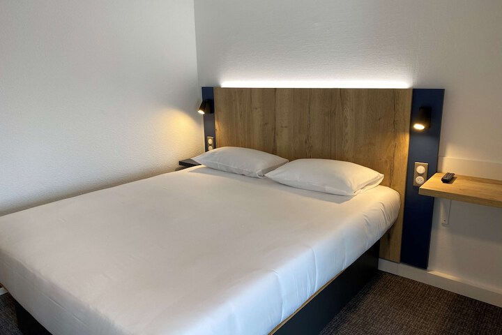 Room 17 of 33