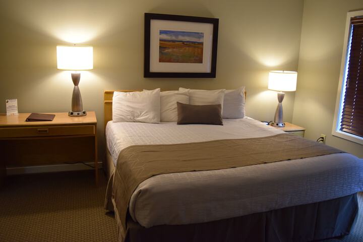 Standard | King Bed (5 of 12)