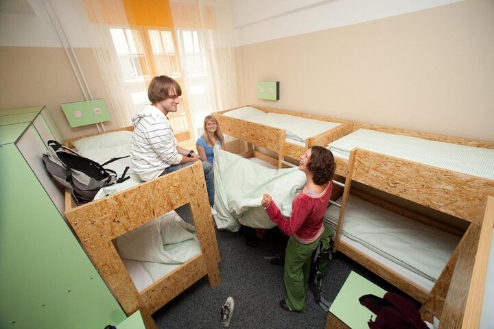 Room 10 of 37
