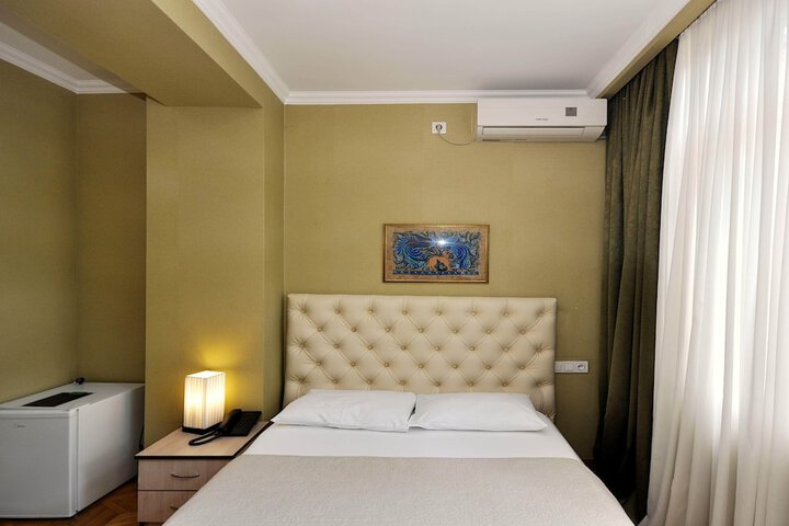 Room 14 of 37