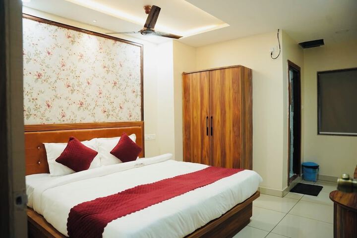 Room 3 of 9