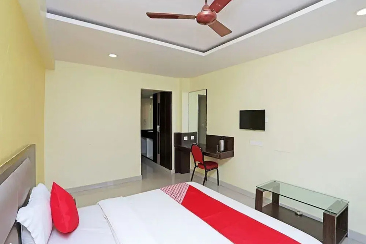 Room 5 of 16