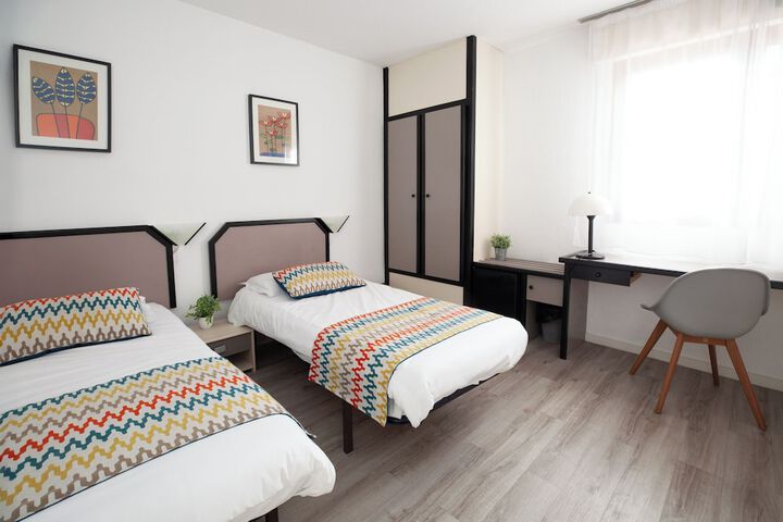 Room 9 of 30