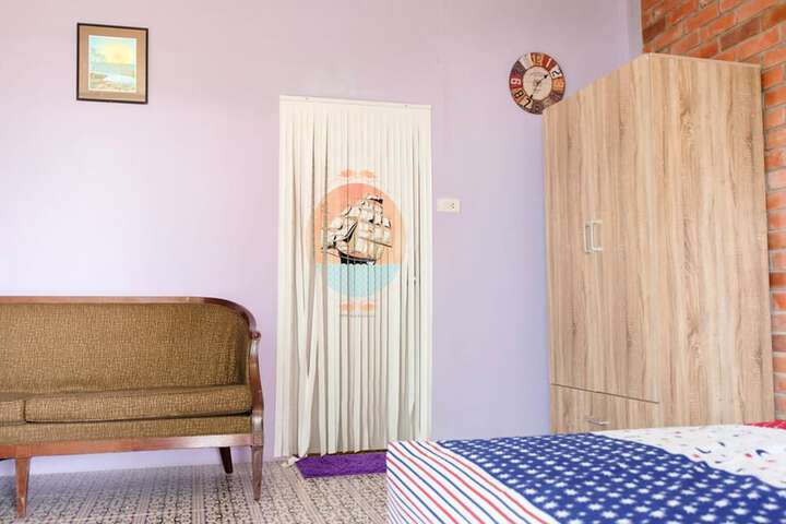 Room 4 of 35