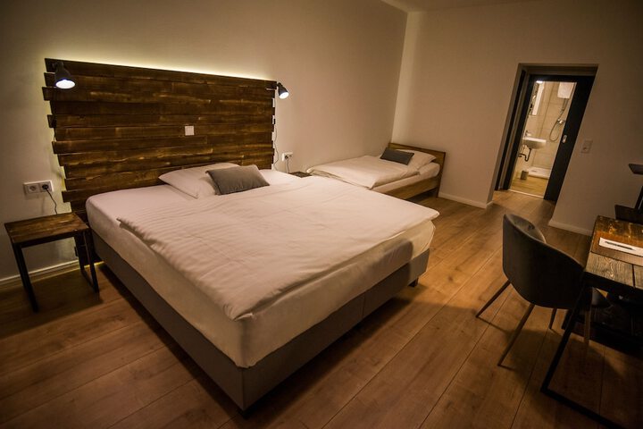 Room 12 of 37