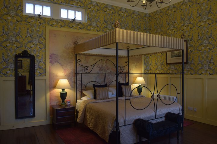 Room 11 of 14