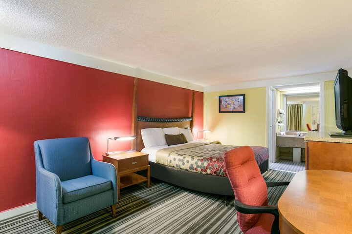 1 King Bed (8 of 8)