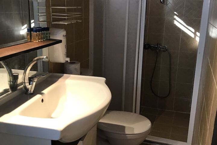 Room 14 of 37