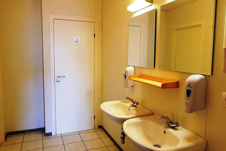 Room 21 of 52
