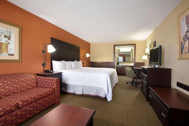 1 King Bed (3 of 14)