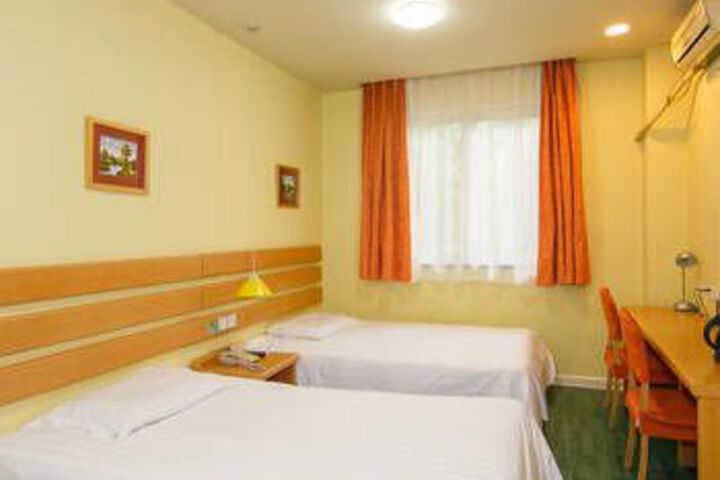 Room 9 of 14
