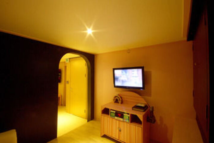 Room 53 of 78