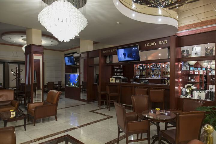 Lounge 73 of 84