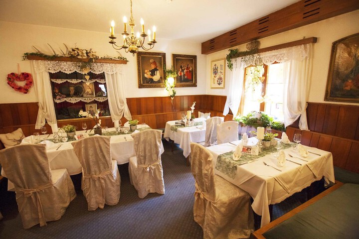 Dining 14 of 21