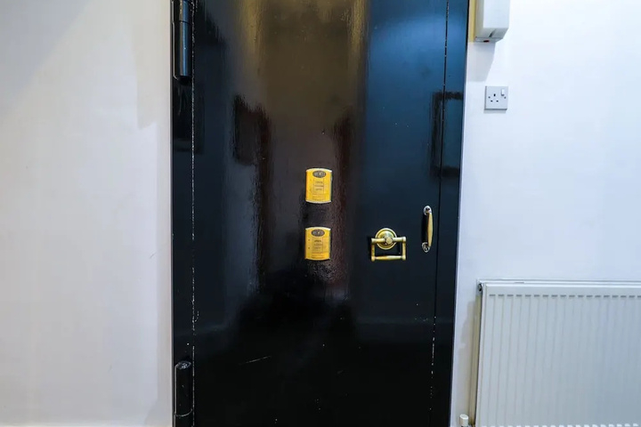 Room 9 of 11