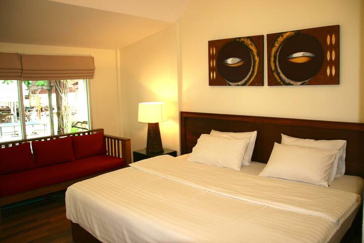 Room 12 of 100