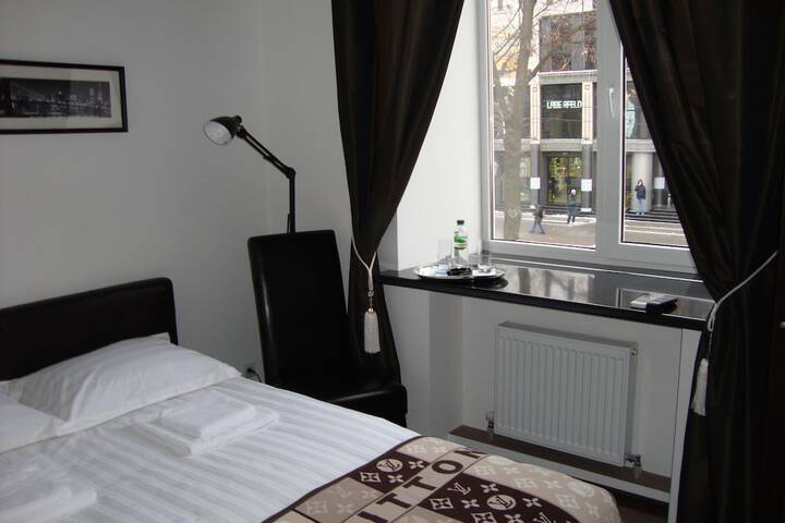 Room 8 of 60