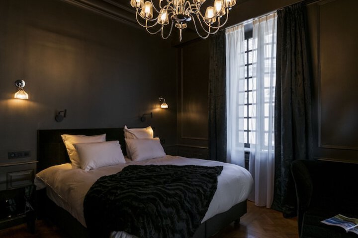Room 46 of 77