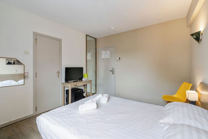 Room 16 of 60