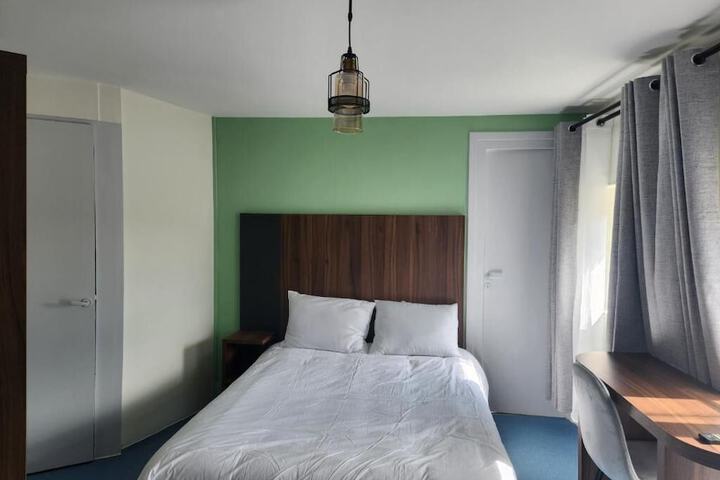 Room 10 of 20