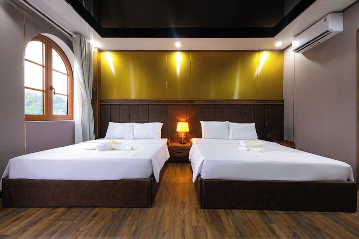 Room 7 of 32
