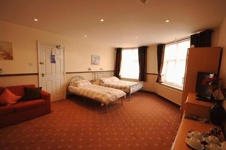 Room 4 of 13