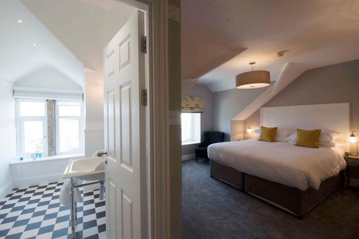 Room 14 of 46