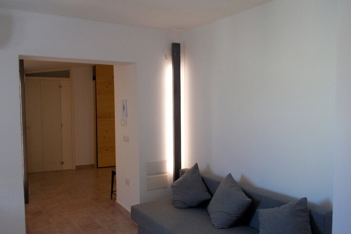 Room 8 of 12