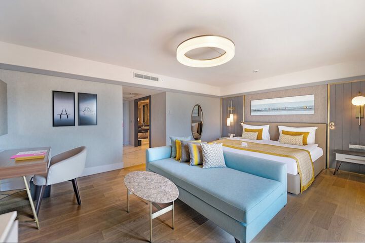 Room 55 of 242