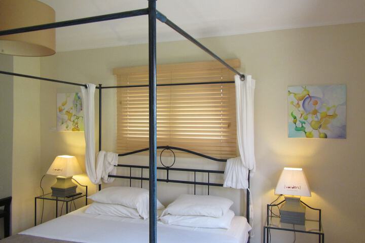 Room 16 of 114