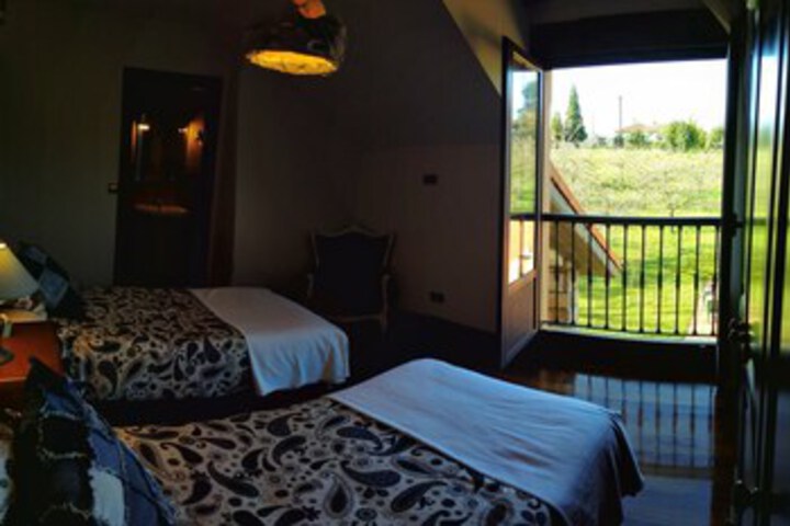 Room 9 of 37