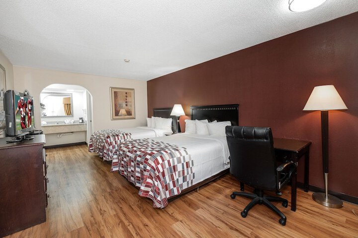 Deluxe 2 Double Beds (1 of 6)
